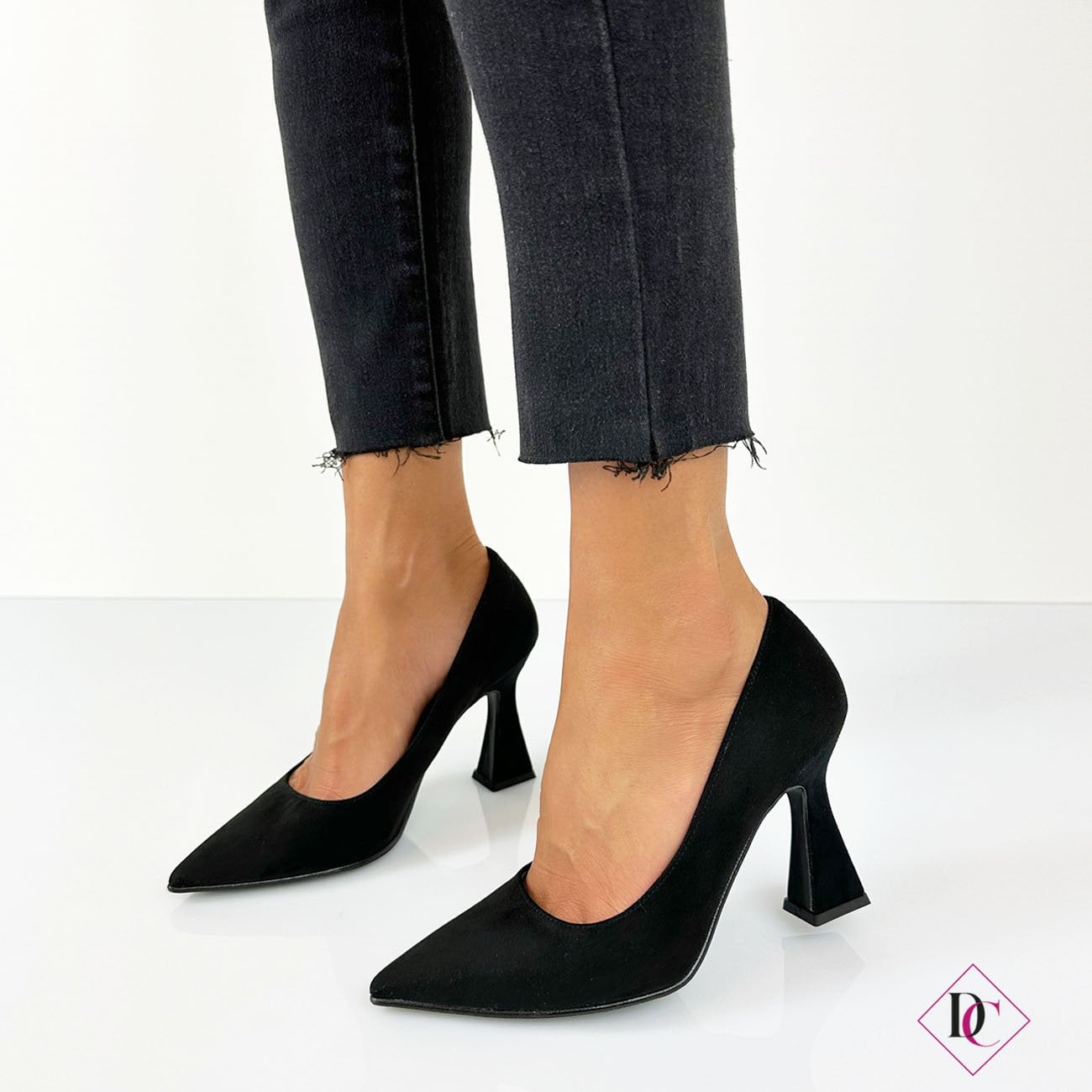 Décolleté sexy da donna con tacco a spillo in pelle scamosciata con tacco alto