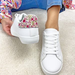 sneakers-bianche-basse-con-fiori-rosa-de-caro-calzature-2