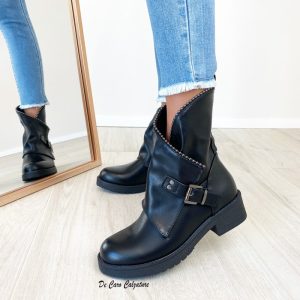 stivaletti-bassi-neri-bikers-con-fibbia-de-caro-calzature-1