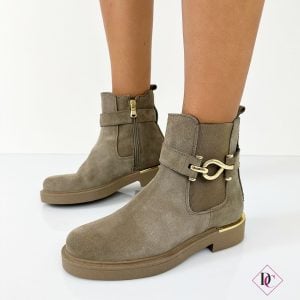 bottes-bas-élégantes-daim-tourterelle-et-accessoires-gold-de-caro-chaussures