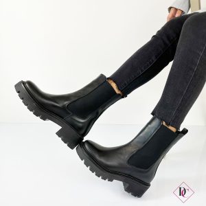 anfibi-neri-vera-pelle-con-elastici-laterali-de-caro-calzature-3