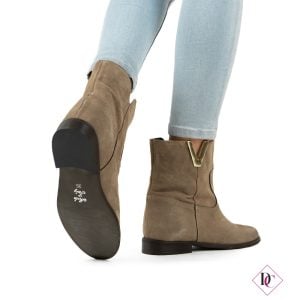 stivaletti fango pelle scamosciata con zeppa interna e V oro de caro calzature (1)