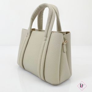 borsa beige eco pelle bauletto a mano con tracolla de caro calzature 3