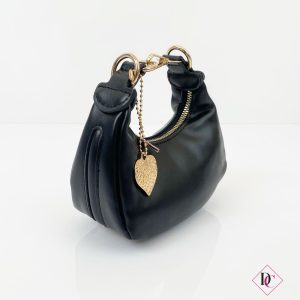 pochette nera borsa piccola particolare con tracolla oro de caro 1
