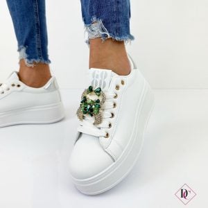 sneakers bianche con zeppa e gioiello verde de caro calzature 3