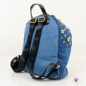 zaino di jeans con dettagli neri e borchie oro de caro 1