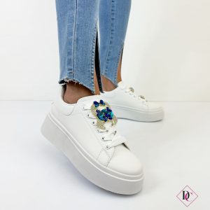 sneakers bianco con zeppa platform e gioiello blu de caro calzature 3
