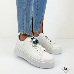 sneakers bianco con zeppa platform e gioiello blu de caro calzature