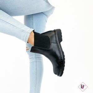 Stivaletti neri bassi alla caviglia con elastici laterali e borchie de caro calzature 2