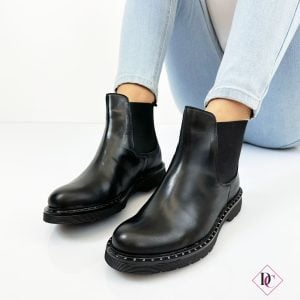 Stivaletti neri bassi alla caviglia con elastici laterali e borchie de caro calzature