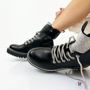 anfibi neri eleganti con strass tacco basso e zip de caro calzature 2