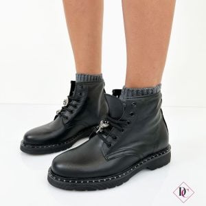 anfibi neri vera pelle caviglia bassa con gioielli sui lacci e borchie de caro calzature 4