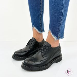 scarpe basse eleganti inglesine vera pelle con lacci e borchie de caro calzature 3