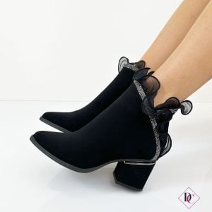 tronchetto nero elegante a punta con tacco comodo e rouches de caro calzature 3