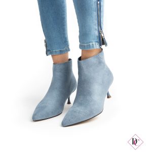 tronchetto scamosciato blu con tacco comodo sottile caviglia bassa de caro calzature (4)