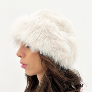 cappello invernale di pelliccia bianco colbacco de caro calzature 1