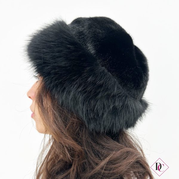 cappello invernale di pelliccia nero colbacco de caro calzature 1