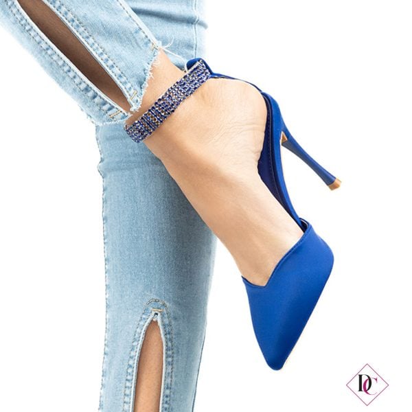 elegantes sapatos de ponta azul com tira de strass no tornozelo calçado de caro (3)