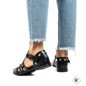 sandali neri con punta chiusa e borchie sneakers estive de caro calzature (1)