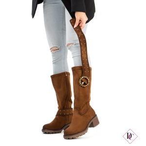 Amphibische Wadenstiefel aus kamelfarbenem Wildleder mit bequemem Absatz de caro calcio (1)