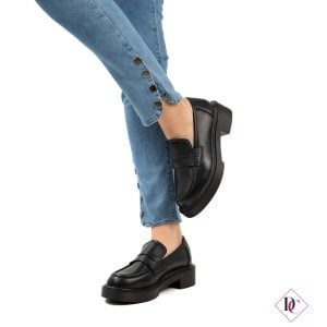 Mocasines clásicos negros ecopiel calzado tacón bajo de caro (4)