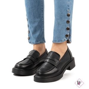 Mocasines clásicos negros ecopiel calzado tacón bajo de caro (5)