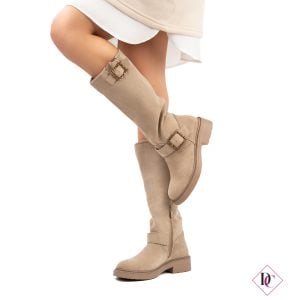 Botas biker media caña ante beige con tacón bajo calzado de caro (3)