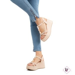 sandali eleganti con zeppa comoda beige de caro calzature (3)