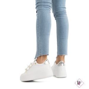 white sneakers with comfortable rubber wedge and pearls on the laces de caro footwear (1)