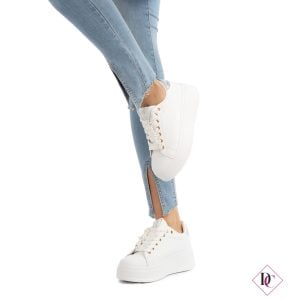 white sneakers with comfortable rubber wedge and pearls on the laces de caro footwear (2)