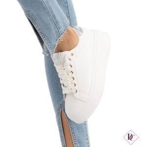 white sneakers with comfortable rubber wedge and pearls on the laces de caro footwear (3)