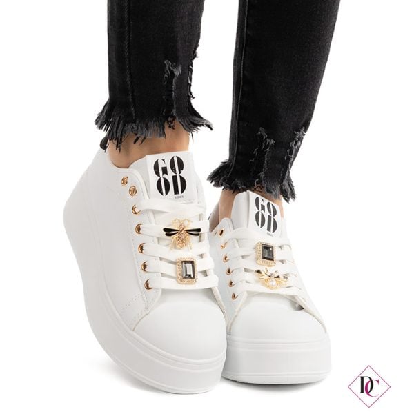 sneakers bianco nero con zeppa comoda e gioiello ape sui lacci de caro calzature (3)
