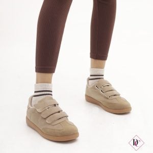 sneakers camoscio tortora con chiusura strappo de caro calzature