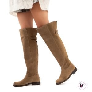 stivali camoscio tortora tacco basso alti sopra il ginocchio de caro calzature (3)