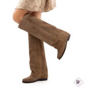 stivali scamosciati tortora con zeppa interna de caro calzature (4)