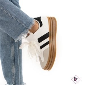 sneakers bianco con zeppa platform e perle sui lacci de caro calzature (4)