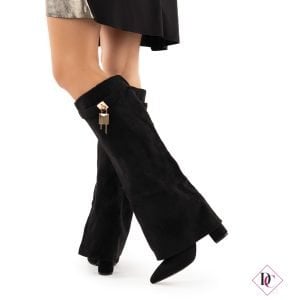 Elegantes botas de tacón alto de ante negro de Caro Footwear (1)