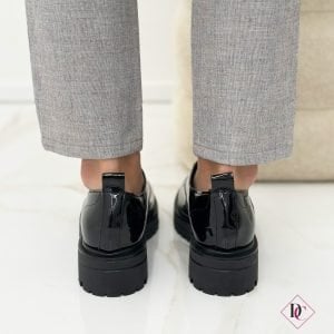 Elegantes zapatillas inglesas negras brillantes con tacón cómodo de De Caro Footwear 4