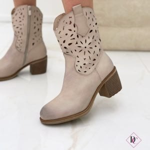 stivaletti beige alla caviglia traforati con tacco comodo de caro calzature (3)