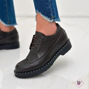 Sneakers eleganti Malcolm inglesine vera pelle con borchie