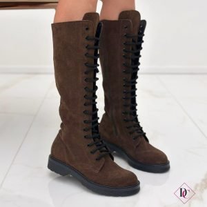anfibi alti al ginocchio camoscio marrone con lacci stivali de caro calzature (5)