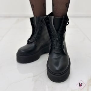 anfibi pelle nero con suola alta e zip davanti de caro calzature (1)