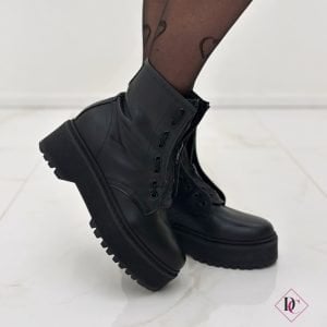 anfibi pelle nero con suola alta e zip davanti de caro calzature (4)