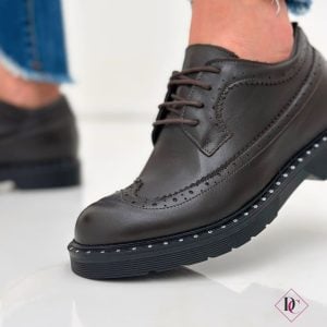 sneakers eleganti con borchie inglesine vera pelle testa di moro de caro calzature (5)