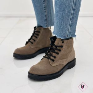 stivaletti camoscio tortora anfibi caviglia bassa con lacci de caro calzature (5)