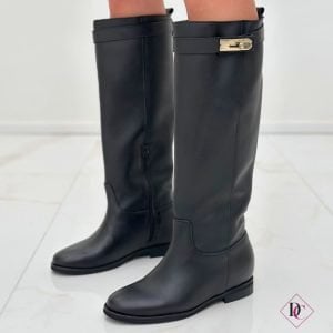stivali neri eleganti vera pelle con zeppa interna e cinturino oro de caro calzature (7)