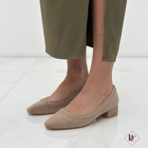 décolleté scamosciate beige tacco basso comodo de caro calzature (1)