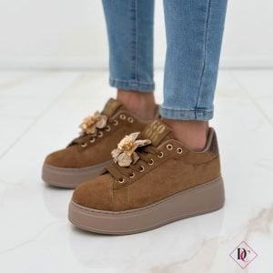 sneakers donna con zeppa alta e fiore sui lacci camel de caro calzture (1)
