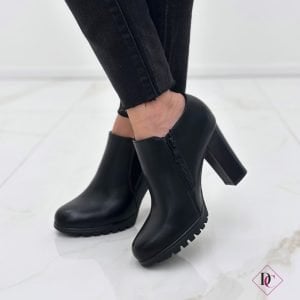 tronchetti neri eleganti con elastico laterale e tacco alto de caro calzature (6)