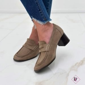 mocassini camoscio khaki con tacco comodo alto de caro calzature (1)